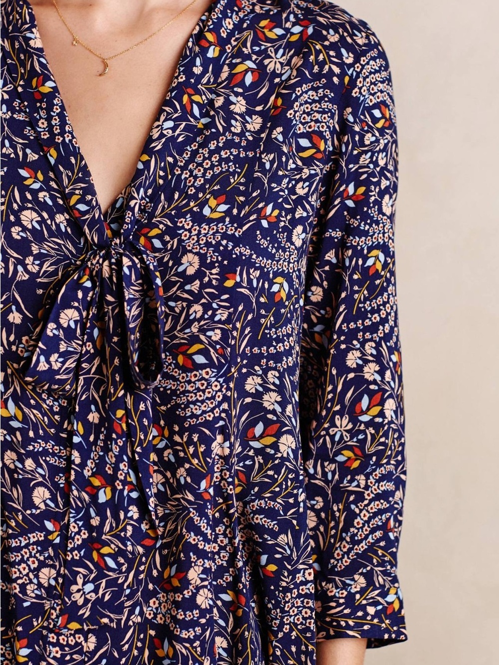 EUC Anthropologie Maeve Tie Neck Swing Blouse— Navy Botanical - Picture 4 of 10